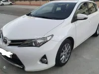 Usado Toyota Auris Active 90 CV (66 kW) 2015 Blanco Berlina