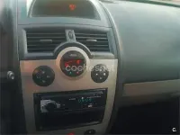 Usado Renault Mégane II Dynamique 100 CV (73 kW) 2004 Gris / plata Berlina