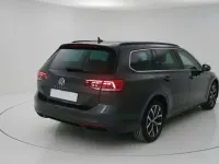 Usado VW Passat Executive 150 CV (110 kW) 2023 Gris Familiar