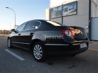 Usado VW Passat Highline 140 CV (102 kW) 2010 Gris / plata Berlina