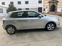 Usado Skoda Fabia Ambition 75 CV (55 kW) 2016 Gris / plata Berlina