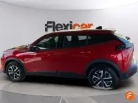 Usado Peugeot 2008 Active 100 CV (73 kW) 2023 Rojo SUV