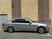Usado Mercedes E320 Avantgarde 224 CV (164 kW) 2006 Gris / plata Berlina