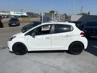 Usado Peugeot 208 Allure 82 CV (60 kW) 2018 Blanco Utilitario