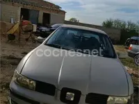 Usado Seat Toledo Stella 110 CV (80 kW) 2001 Gris / plata Berlina