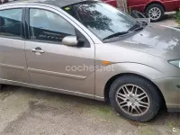 Usado Ford Focus Ghia 115 CV (84 kW) 2003 Gris / plata Berlina