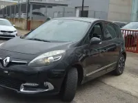 Usado Renault Scénic Bose Edition 132 CV (97 kW) 2015 Negro Monovolumen