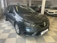 Usado Renault Mégane IV LIMITED 115 CV (84 kW) 2020 Gris / plata Berlina