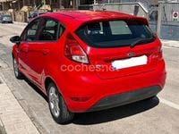 Usado Ford Fiesta Trend 100 CV (73 kW) 2013 Rojo Utilitario