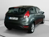 Usado Ford Fiesta Trend 82 CV (60 kW) 2017 Gris / plata Berlina