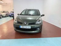 Usado Renault Clio GrandTour Dynamique 86 CV (63 kW) 2009 Verde Familiar