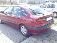 Usado Renault Laguna 115 CV (84 kW) 1999 Rojo Berlina