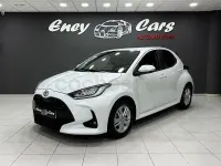 Usado Toyota Yaris Hybrid Active 116 CV (85 kW) 2024 Blanco Berlina