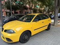 Usado Seat Ibiza Reference 70 CV (51 kW) 2008 Amarillo Berlina