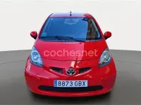 Usado Toyota Aygo Live 68 CV (50 kW) 2008 Rojo Utilitario