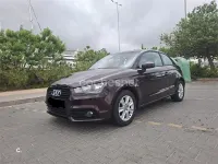 Usado Audi A1 Attraction 90 CV (66 kW) 2013 Granate Utilitario