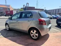 Usado Toyota Yaris Sol 87 CV (63 kW) 2007 Gris / plata Utilitario