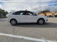 Usado Ford Focus Trend 90 CV (66 kW) 2011 Blanco Berlina