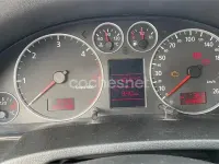 Usado Audi A6 180 CV (132 kW) 2003 Gris / plata Berlina