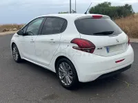 Usado Peugeot 208 Style 82 CV (60 kW) 2017 Blanco Utilitario