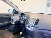 Usado Hyundai i30 Comfort 109 CV (80 kW) 2010 Negro Berlina