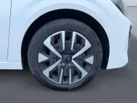 Usado Peugeot 208 Active 100 CV (73 kW) 2024 Blanco Utilitario