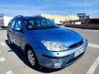 Usado Ford Focus Ghia 100 CV (73 kW) 2003 Azul Familiar