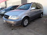 Usado Kia Carnival EX 150 CV (110 kW) 2005 Gris / plata Monovolumen