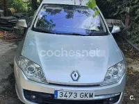 Usado Renault Laguna III Dynamique 130 CV (95 kW) 2009 Gris / plata Berlina