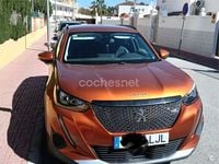 Usado Peugeot 2008 Allure 100 CV (73 kW) 2020 Naranja SUV