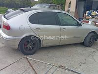 Usado Seat Leon 110 CV (80 kW) 2000 Gris / plata Utilitario