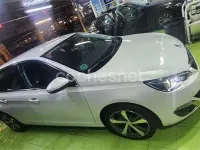Usado Peugeot 308 Allure 130 CV (95 kW) 2017 Blanco Berlina