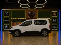 Usado Peugeot Rifter Allure 100 CV (73 kW) 2024 Blanco Monovolumen