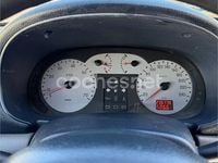 Usado Renault Clio II 75 CV (55 kW) 2001 Rojo Berlina