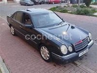 Usado Mercedes E280 Elegance 204 CV (150 kW) 1997 Azul Familiar