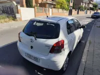 Usado Toyota Yaris Connect Style 101 CV (74 kW) 2011 Blanco Utilitario