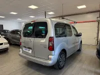 Usado Peugeot Partner Tepee Style 120 CV (88 kW) 2016 Gris / plata Monovolumen