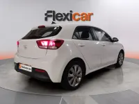 Usado Kia Rio 101 CV (74 kW) 2023 Blanco Berlina