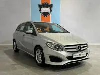 Usado Mercedes B180 122 CV (89 kW) 2016 Gris / plata Monovolumen