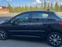 Usado Peugeot 207 Access 75 CV (55 kW) 2011 Negro Berlina