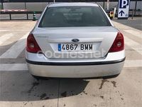 Usado Ford Mondeo Trend 125 CV (91 kW) 2001 Gris / plata Berlina