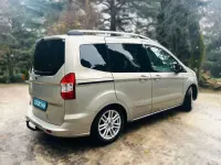 Usado Ford Tourneo Courier Titanium 97 CV (71 kW) 2015 Beige Monovolumen