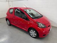 Usado Toyota Aygo 68 CV (50 kW) 2010 Rojo Utilitario