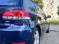 Usado VW Golf 105 CV (77 kW) 2013 Azul Berlina