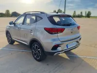 Usado MG ZS Luxury 111 CV (81 kW) 2023 Gris SUV