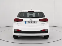 Usado Hyundai i20 75 CV (55 kW) 2018 Blanco Berlina