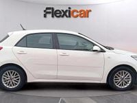Usado Kia Rio 101 CV (74 kW) 2018 Blanco Berlina