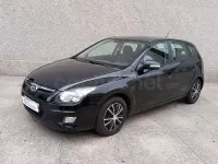 Usado Hyundai i30 Comfort 90 CV (66 kW) 2010 Negro Berlina