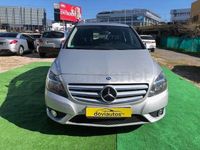 Usado Mercedes B180 122 CV (89 kW) 2013 Gris / plata Monovolumen
