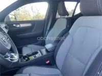 Begagnad Volvo XC40 Core 163 HK (119 kW) 2022 Grå SUV